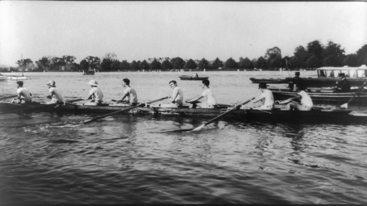 Athlètes de Aviron en pleine action