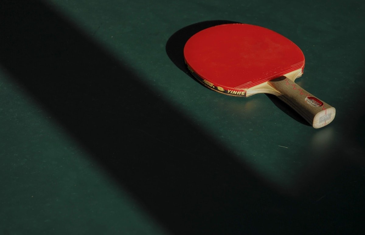 Athlètes de Tennis de table en pleine action
