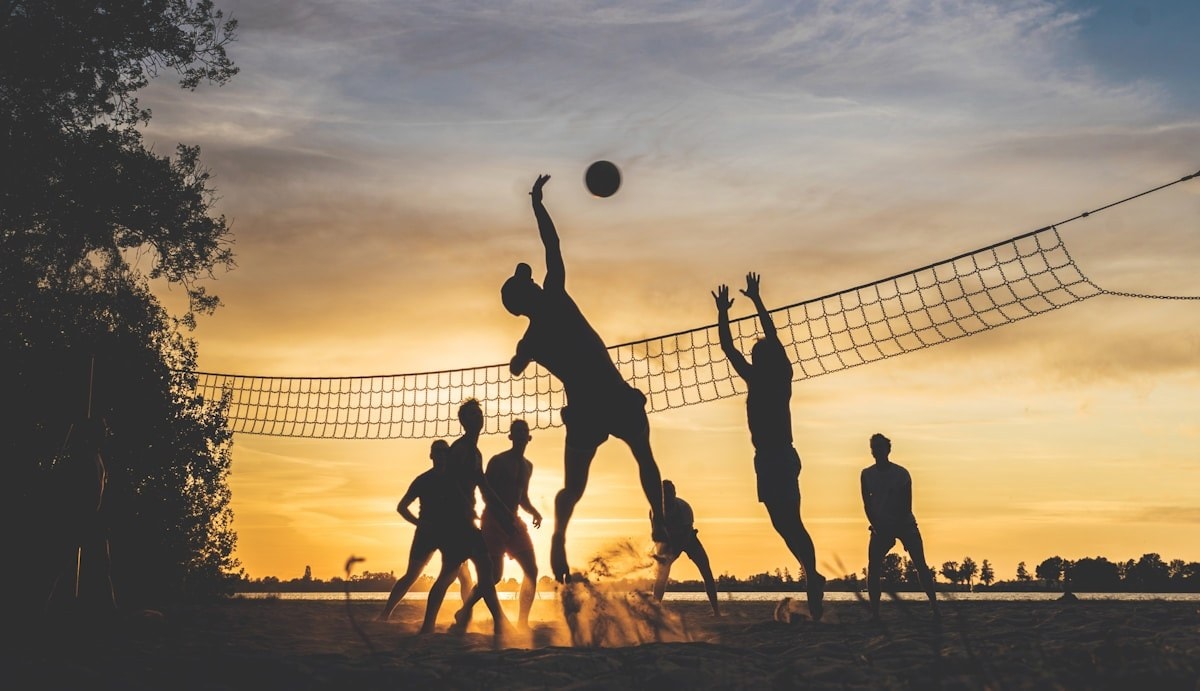 Athlètes de Volleyball en pleine action