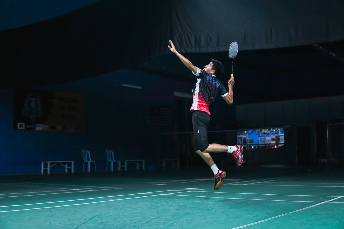 Athlètes de Badminton en pleine action